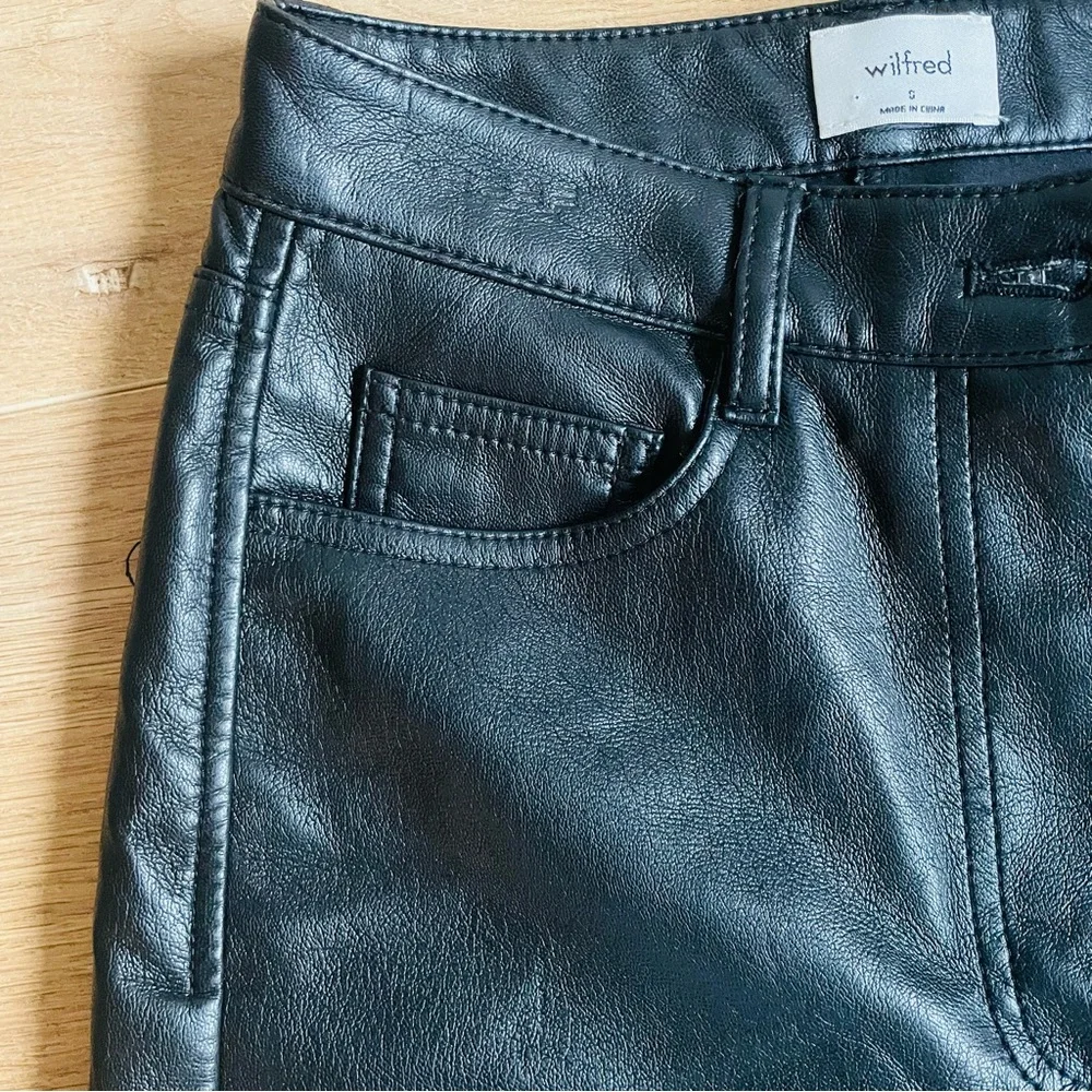 Wilfred Faux Leather Pants Women Size 0 Black Straight Leg Aritzia - Picture 3 of 10